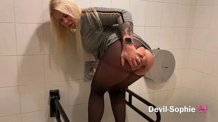 Fastfood piglets - really messed up the fast food toilet shit - FullHD [2024] (Devil Sophie)