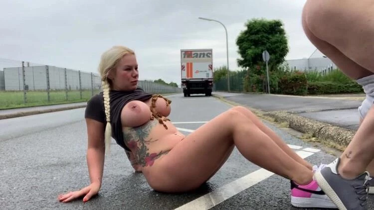 Hungry for sports - please shit me really full - Public on the roadside - FullHD [2024] (Devil Sophie)